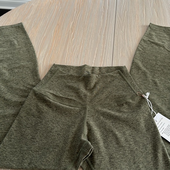 TaviCloud High Waisted Tight - Picture 5 of 6